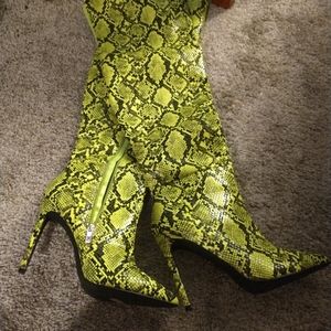 Thigh high stiletto size 8.5 boots
